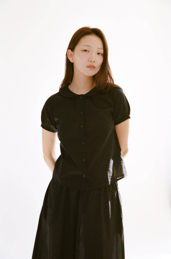 PUFF SLEEVE BUTTON DOWN IN ONYX DOBBY