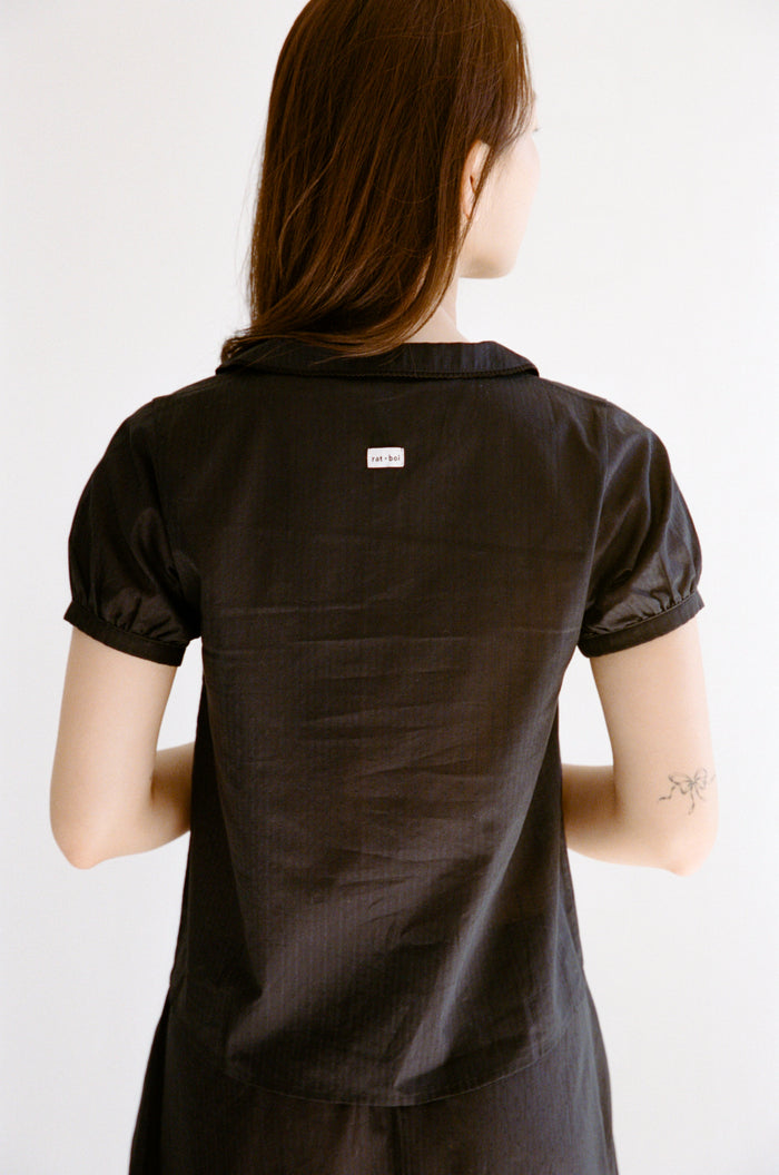 PUFF SLEEVE BUTTON DOWN IN ONYX DOBBY