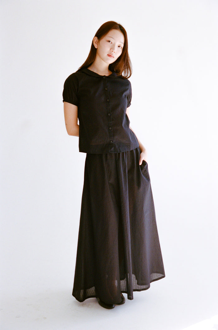 PUFF SLEEVE BUTTON DOWN IN ONYX DOBBY