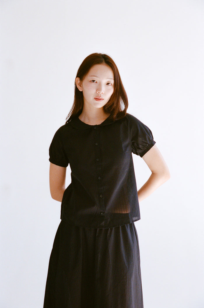 PUFF SLEEVE BUTTON DOWN IN ONYX DOBBY