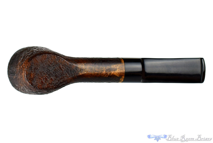 Blue Room Briars is proud to present this RC Sands Pipe Sandblast Poker Sitter with Plateau