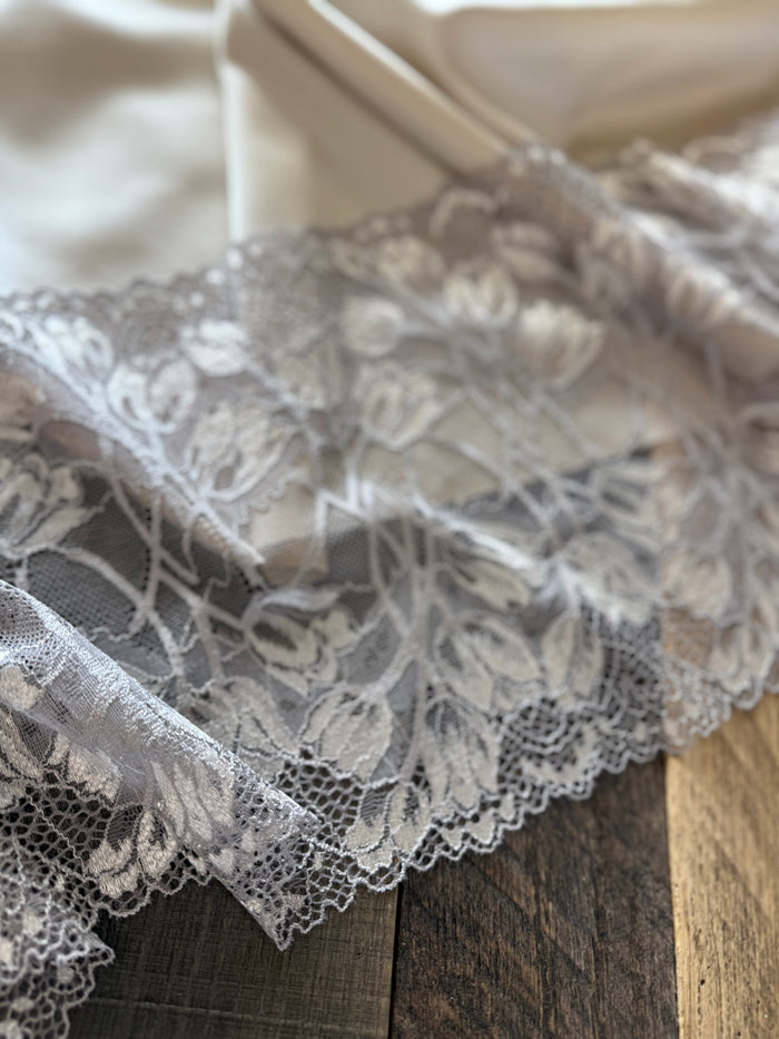 Silver Garden 8" Stretch Lace