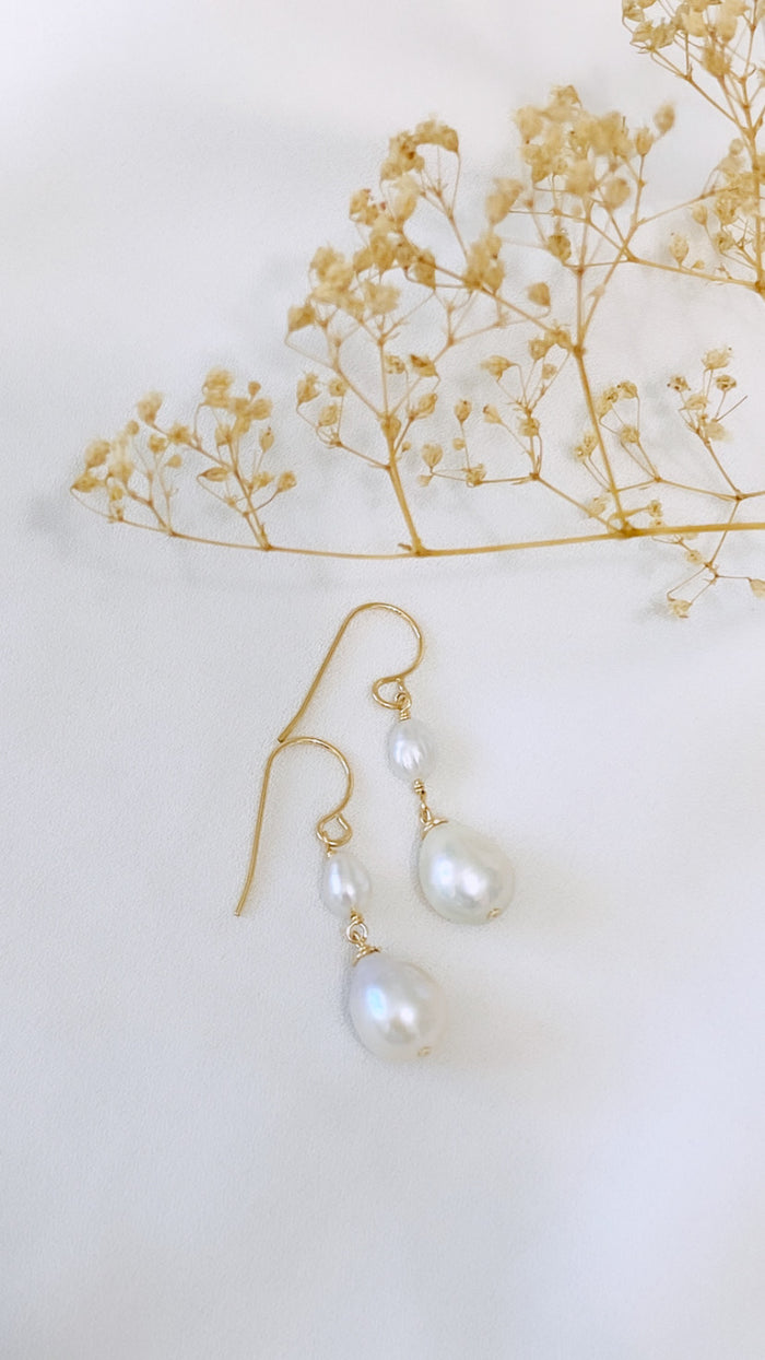 SWAY earrings - Freshwater Pearl
