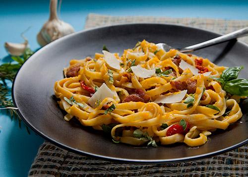 recipe: /blogs/recipes/13465965-fettuccini-with-butternut-squash-sauce-pancetta-w-tuscan-herb-oil